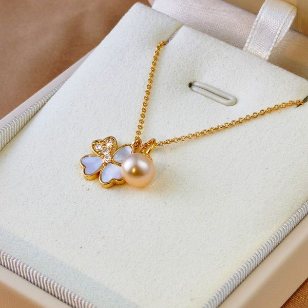 Premium Sparkling Diamond Shell Clover Freshwater Pearl Pendant