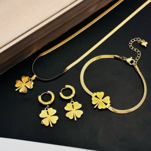 Light luxury fashion titanium steel non fading clover set (necklace, bracelet, earrings)