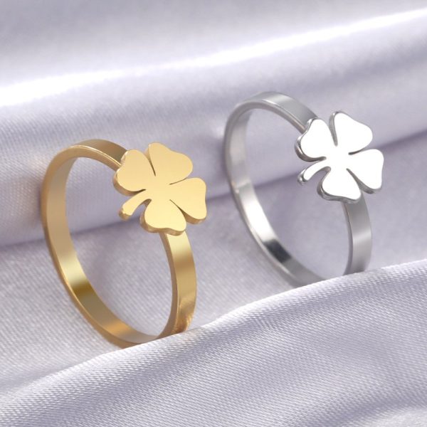 Simple and Creative Clover Ring